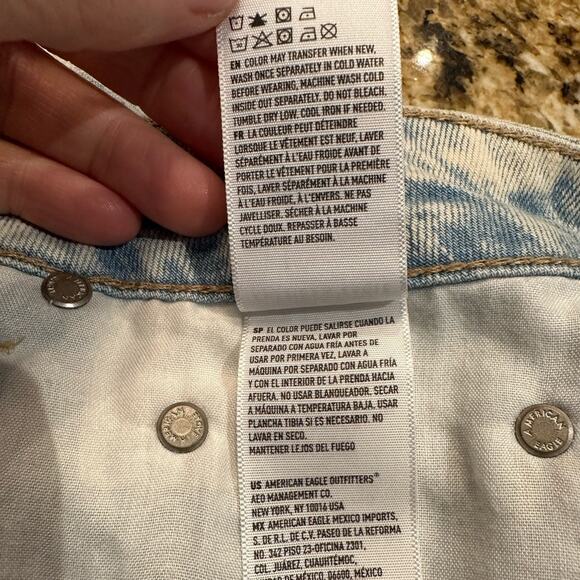 American Eagle Tom Girl Light Wash Destroyed Cut Offs Womens Size 8 - Picture 6 of 8